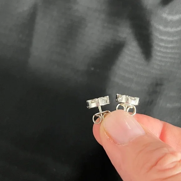 Authentic 14k gold white diamond earrings - Picture 4 of 4